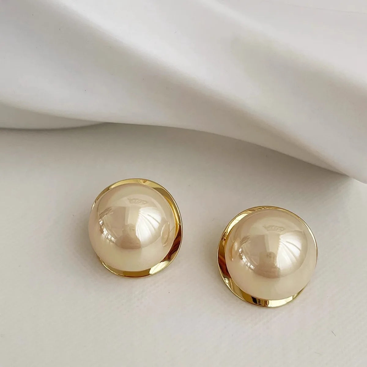 Boucle d'Oreille Fantaisie Grosse Perle Blanche