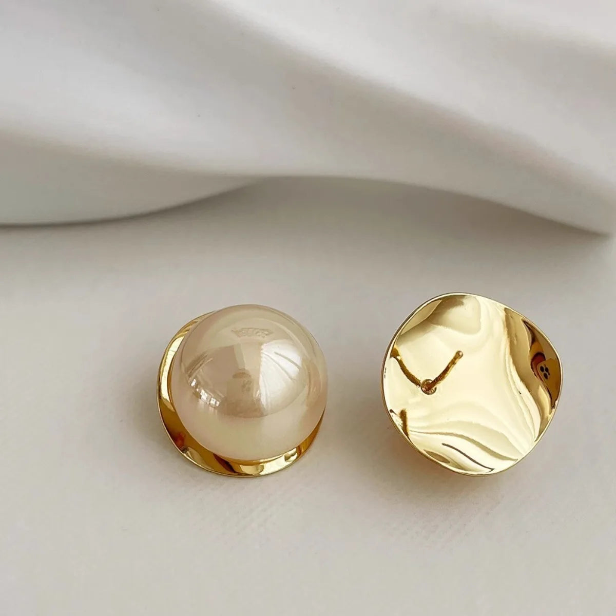 Boucle d'Oreille Fantaisie Grosse Perle Blanche