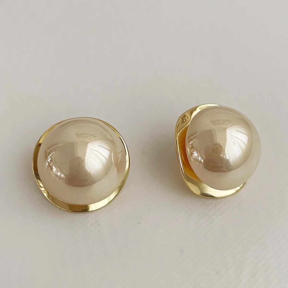 Boucle d'Oreille Fantaisie Grosse Perle Blanche